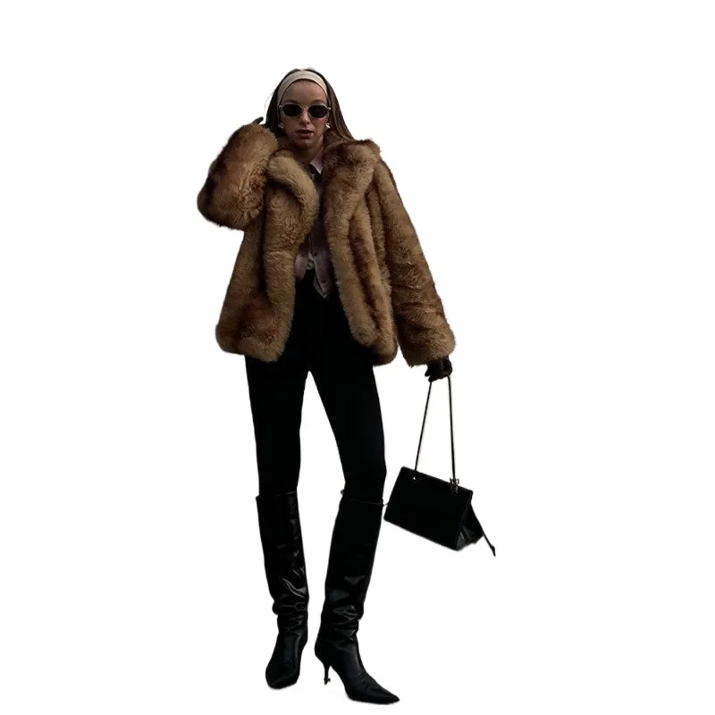 Europäischer und amerikanischer modischer brauner Kunstfell-Wintermantel, locker, einfach, exquisit, elegant, Pendeln, bequemes Revers, glatt