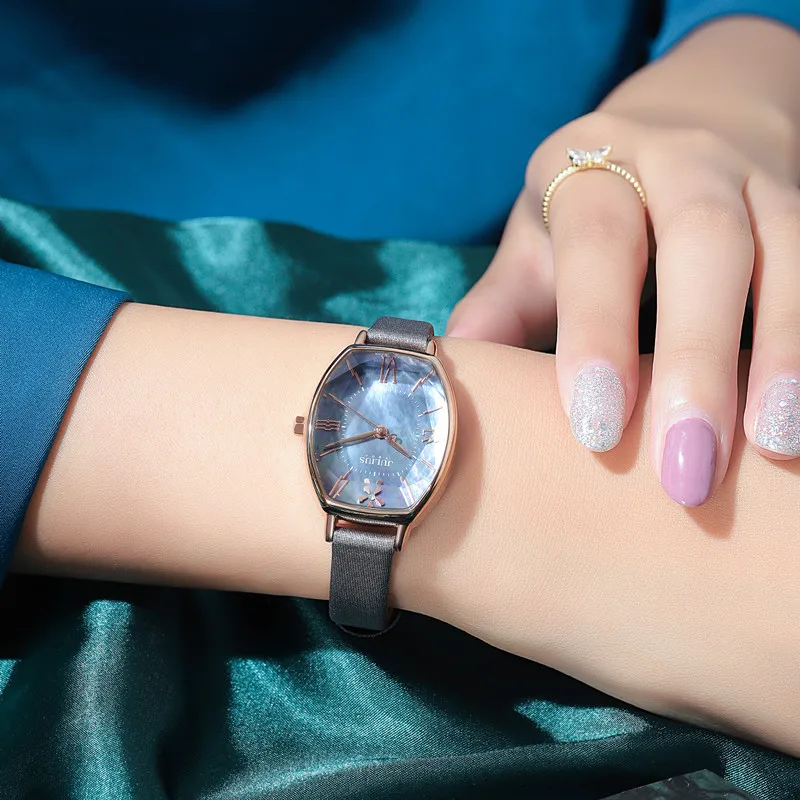 ساعات نسائية عصرية وأنيقة، ساعة يد كوارتز جديدة، هدايا رائعة للسيدات، ساعات نسائية عصرية وفاخرة.