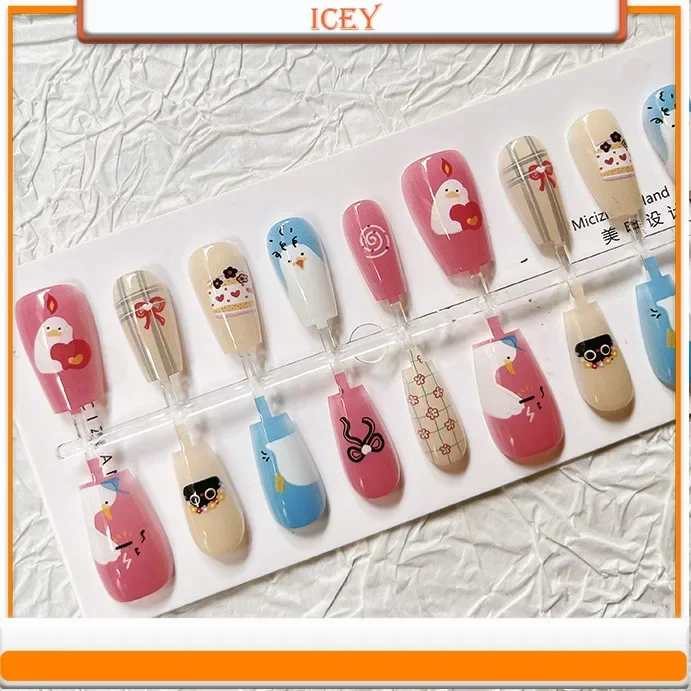 Icey Beauty Happy Turkey Press On Nails Cartoon Wearing Armor Niedliche fertige vorgefertigte Rüstungsgröße, geteiltes Rüstungsblatt