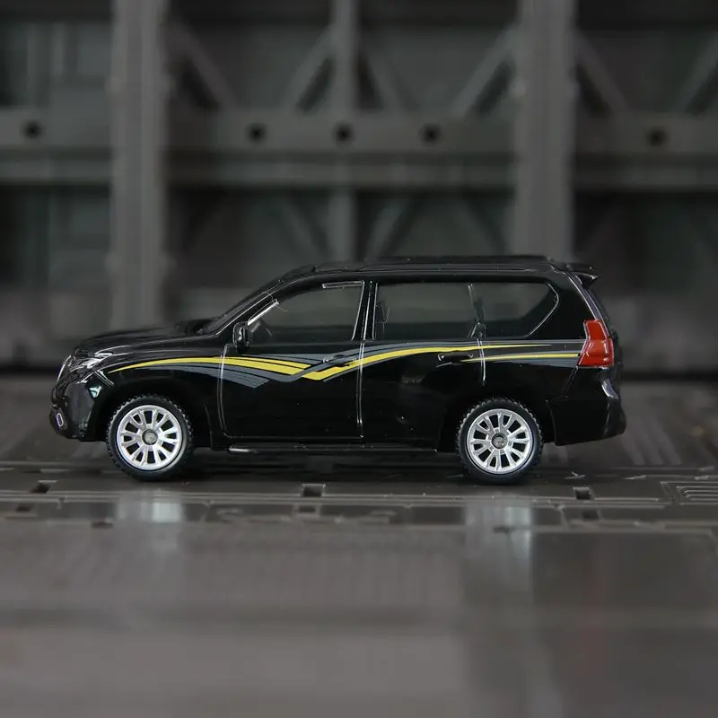 

CCA 1:64 Toyota Prado внедорожник из сплава, внедорожник, подходящий для коллекции и можно подарить в качестве подарка на день рождения для детей