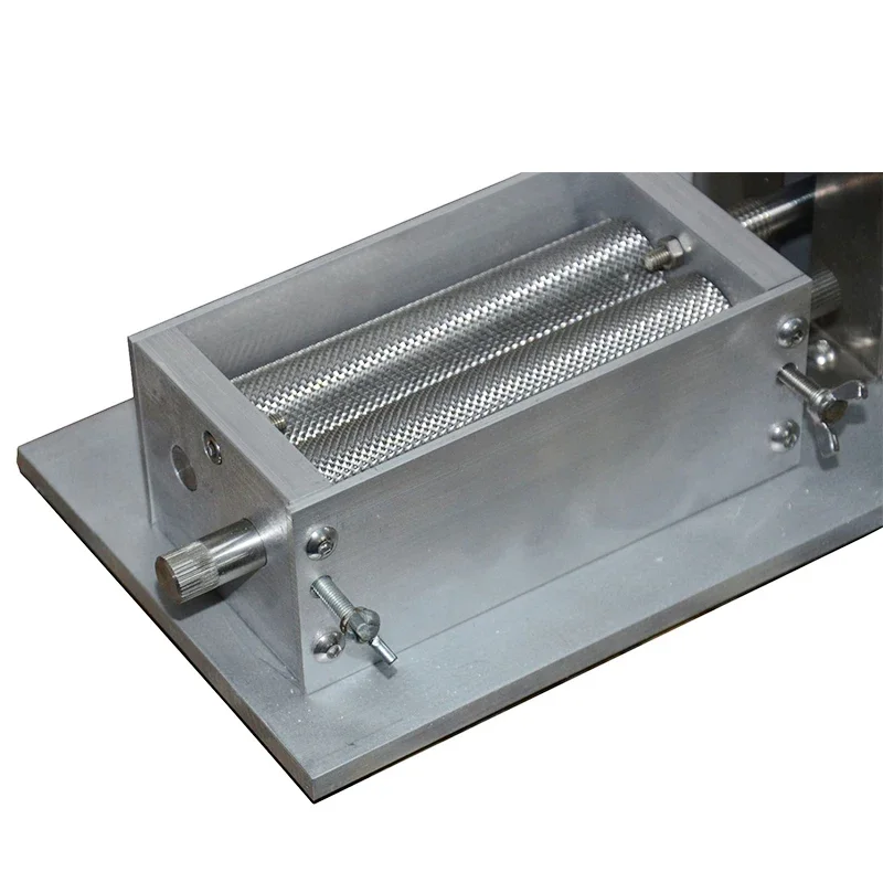 Penggiling Malt Listrik 60W Pabrik Tepung 220V Penggiling Rol Baja Tahan Karat Baja Karbon Kecil Pengolahan Gandum Rumah Tangga