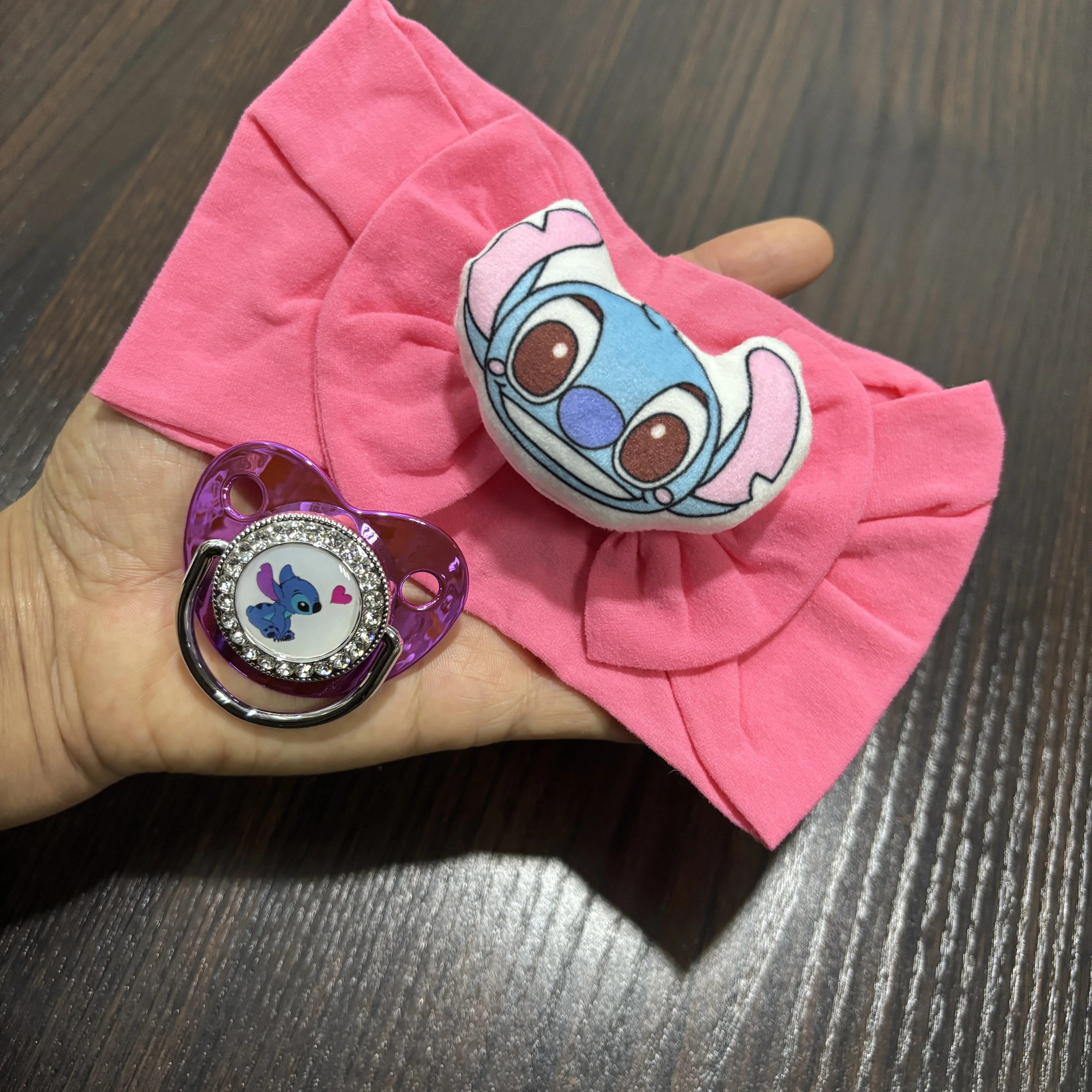 

Newborn baby pacifier (dust cover) adorable set Soft durable and easy clean cute headband provides warm and practical gift