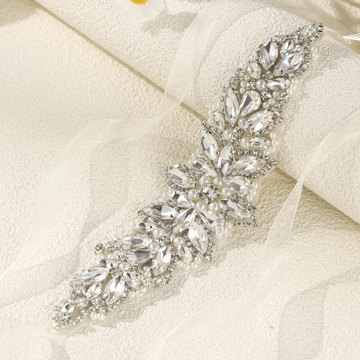 حزام زفاف فضي عالي التحمل لؤلؤ فاخر مزين بالزهور على الطراز الكوري حزام خصر إكسسوارات فستان أحجار الراين وشاح للنساء
