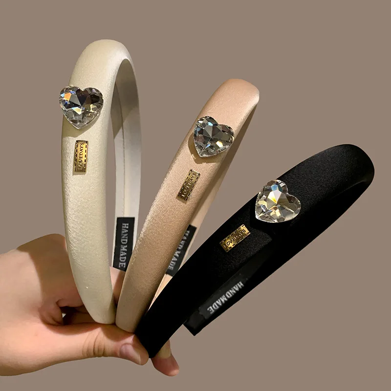 

Черная атласная повязка для волос Water Crystal Heart для женщин, дизайн с высокой короной, визуально уменьшающий лицо