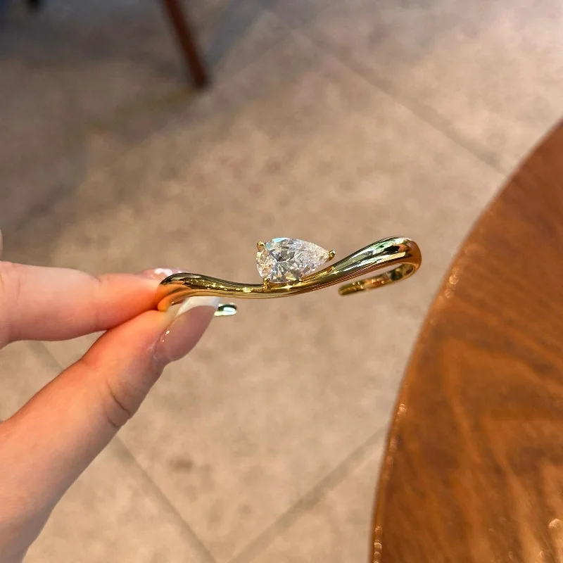 

Легкие роскошные высококачественные глянцевые волнистые браслеты с бриллиантами и каплями воды для женщин, простой модный браслет в стиле ретро, банкетные украшения