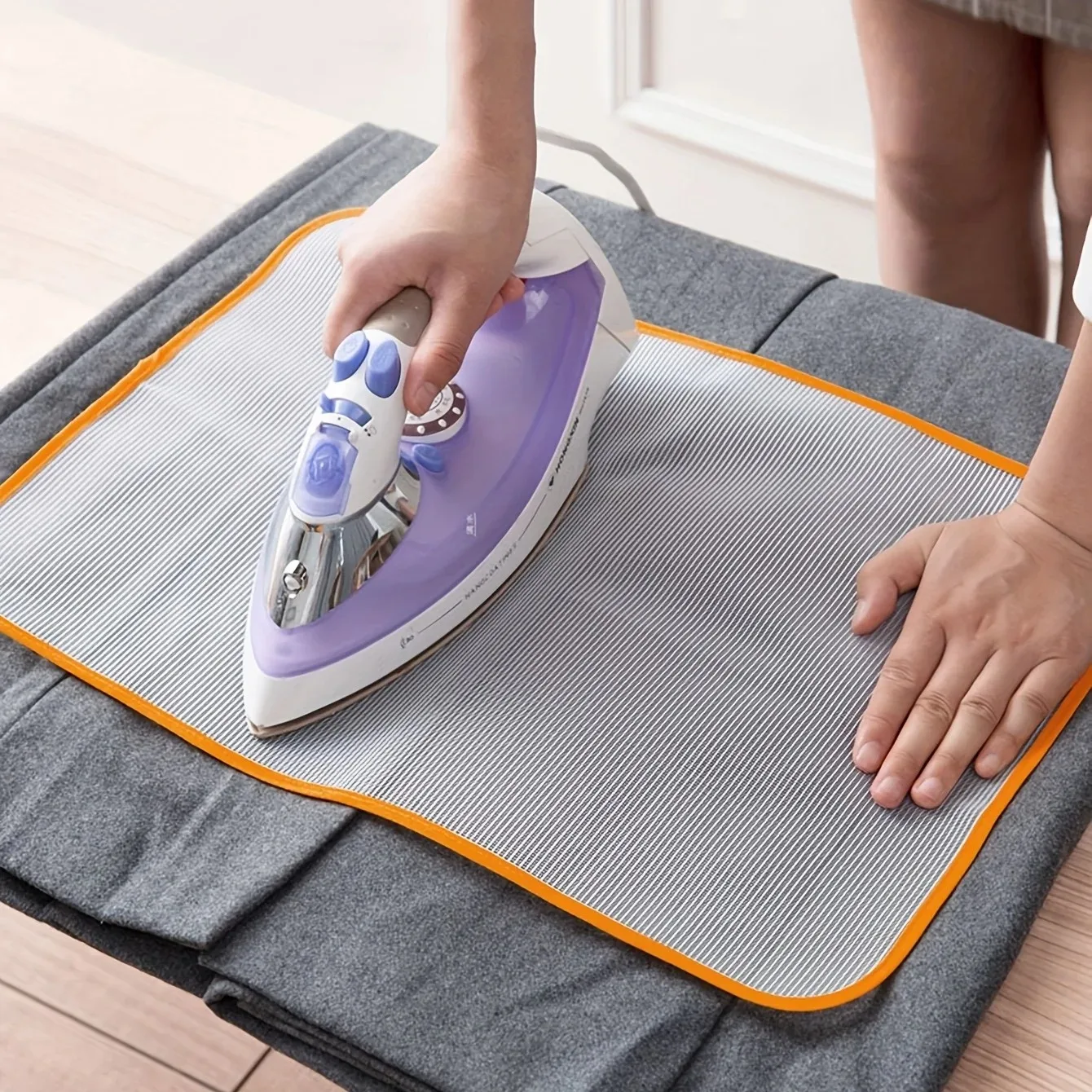 1pc Random Protective Ironing Cloth High Temperature Board Press Mesh Insulation Pad Guard Protection Clothing Home Accessories