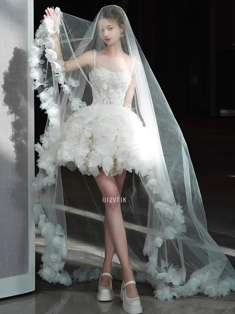 Mini vestidos de novia blancos con tirantes finos, flores 3D, sin espalda, fotos nupciales, vestido para sesión de fotos, nuevos vestidos cortos sexis de fiesta de noche 2025