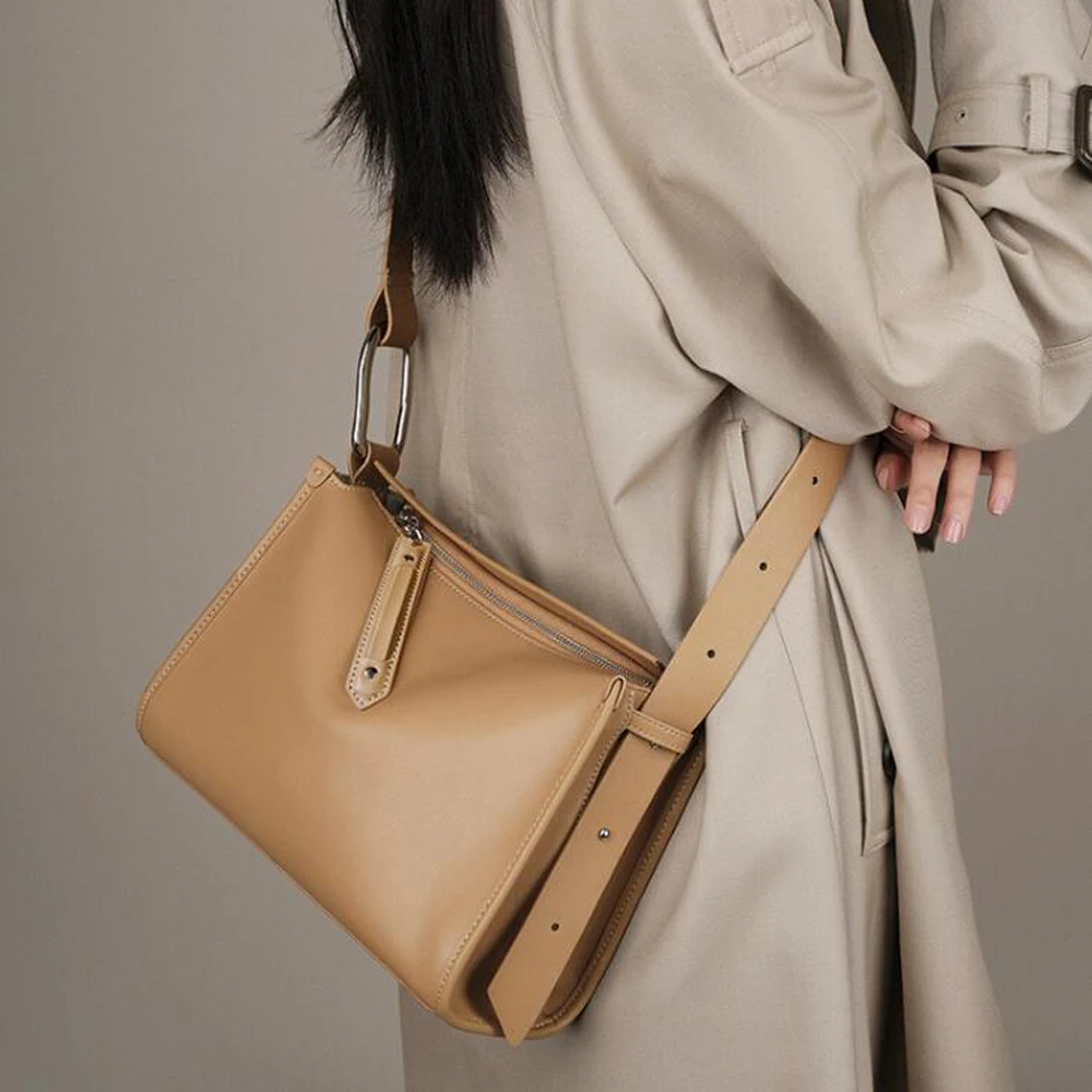 Luksusowe skórzane torby na ramię damskie, designerskie, z szerokim regulowanym paskiem, torby crossbody, modne i stylowe, markowe torby listonoszki damskie.