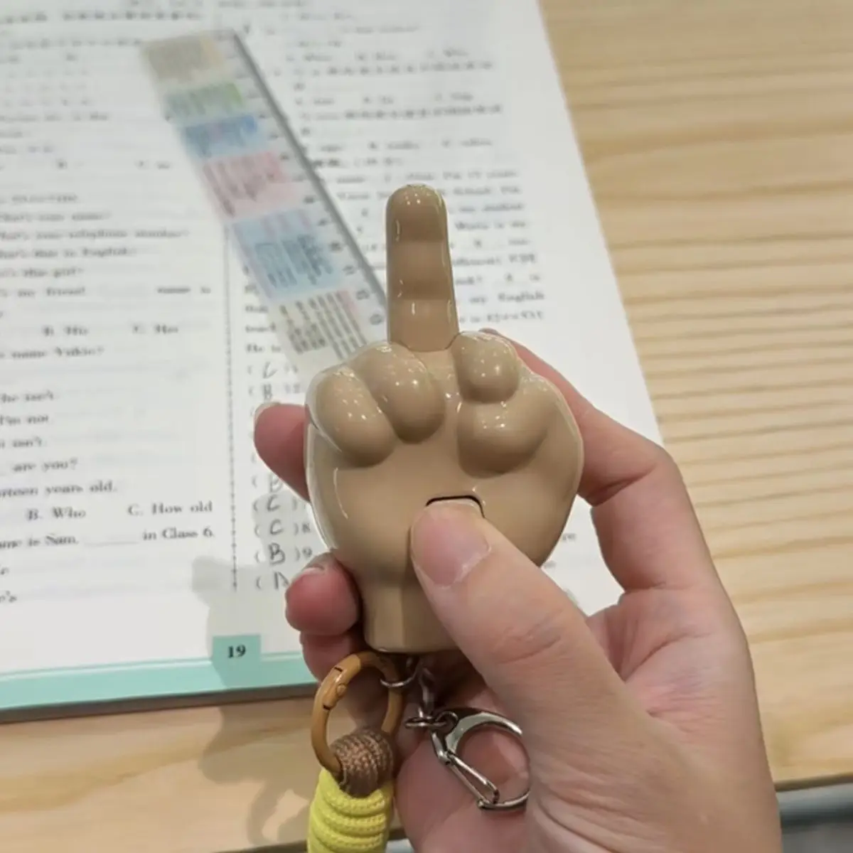 Mittelfinger-Schlüsselanhänger – Pop Display Shelf Bewertung und Preis