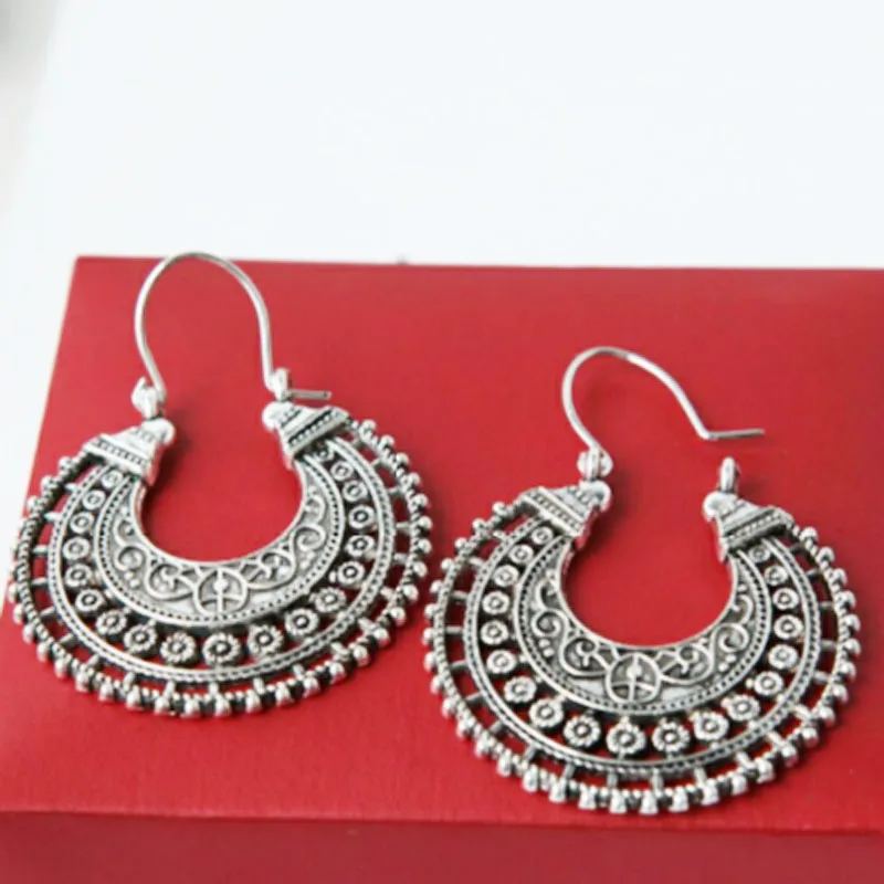 Bohemia Antique Silver Color Hollow Arabesquitic U Shape Hoop Earrings For Women Ethnic Jewelry Indian Earring Bijoux Brincos