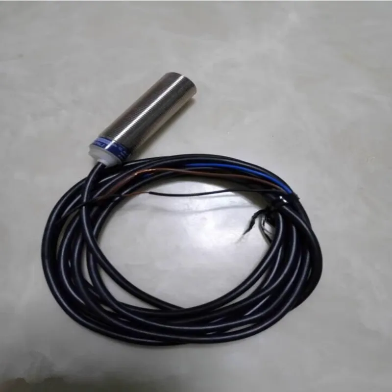 

Новый оригинальный бесконтактный переключатель XSAV11373 XS2-18BLNAL5C XS2-18BLNAL5 XSA-V11373 XS218BLPAL2C XS218BLPAL2 XS618B4PAL2