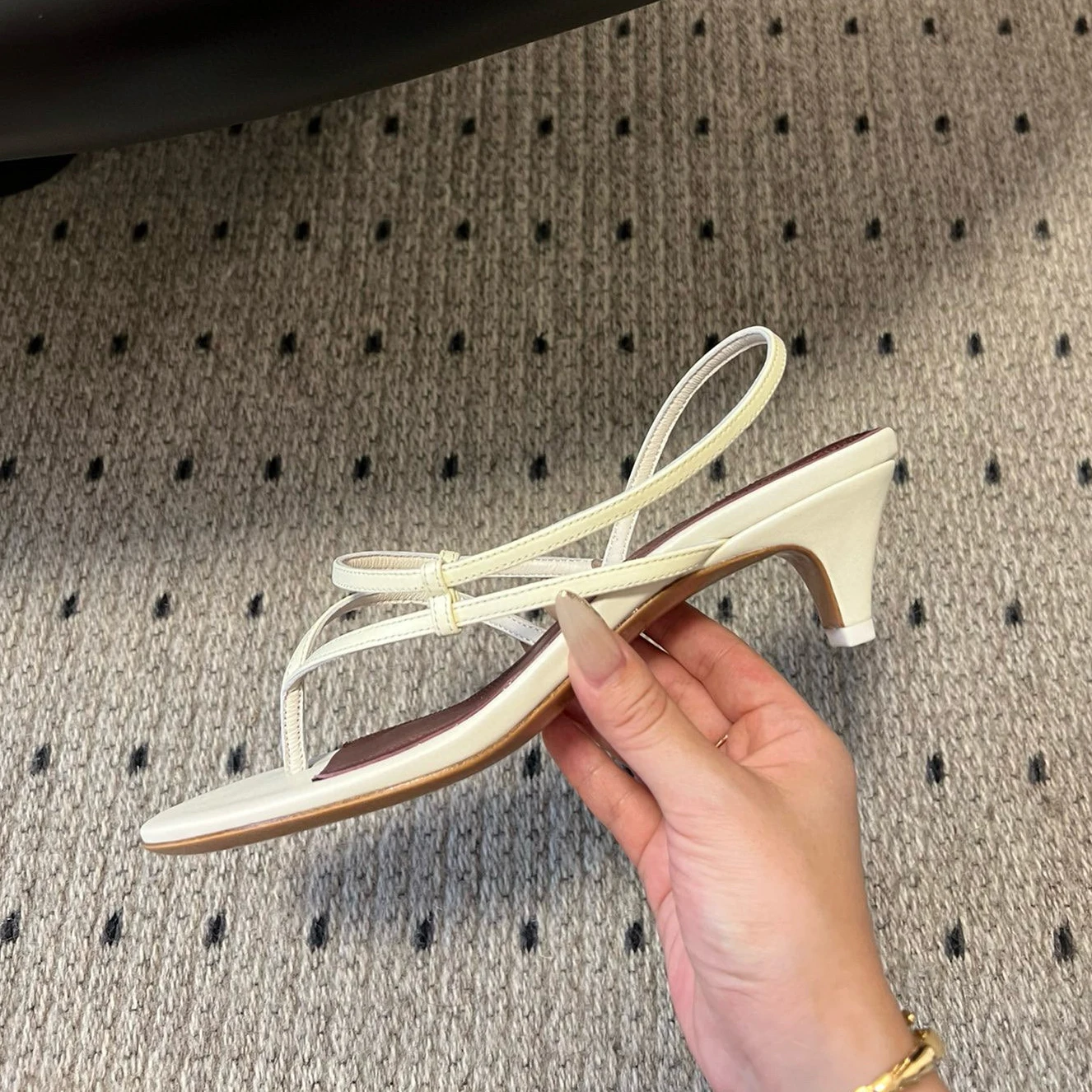 

Женские босоножки с открытым носком на тонком высоком каблуке из натуральной кожи Элегантный минималистичный дизайн для шикарного летнего стиля и изысканного материала