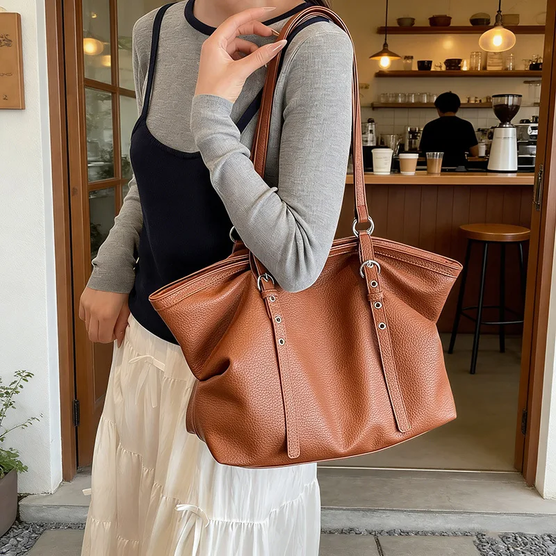 Rivet Women handbag Soft PU leather big Totes Casual tassel female Shoulder bag Large capacity commute ladies hand bags bolsas