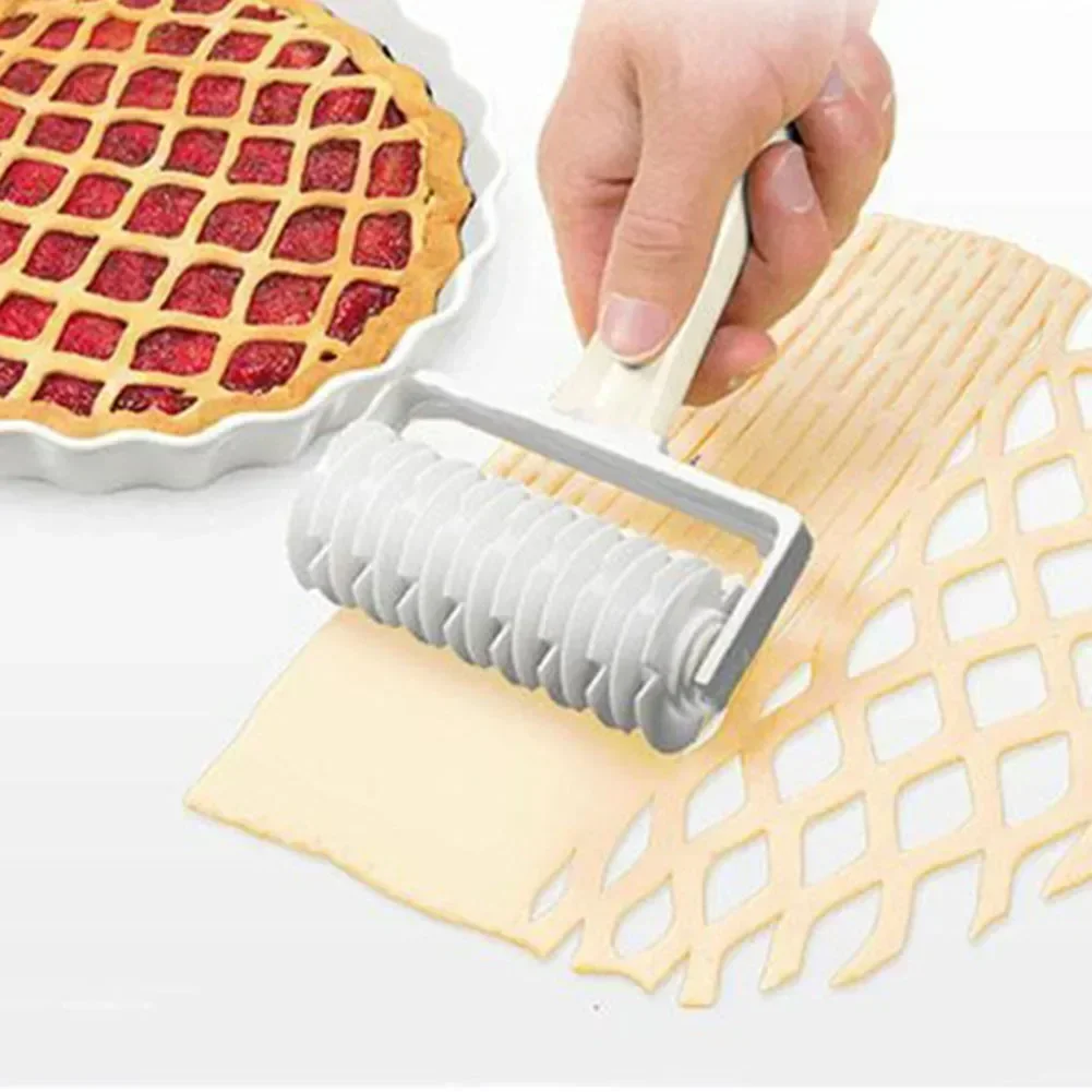 Tool Roller Cutter Bread Cookie Kitchen Gadgets Pastry Lattice Pizza Plastic Roller Cutter 19.5*12cm Brand New