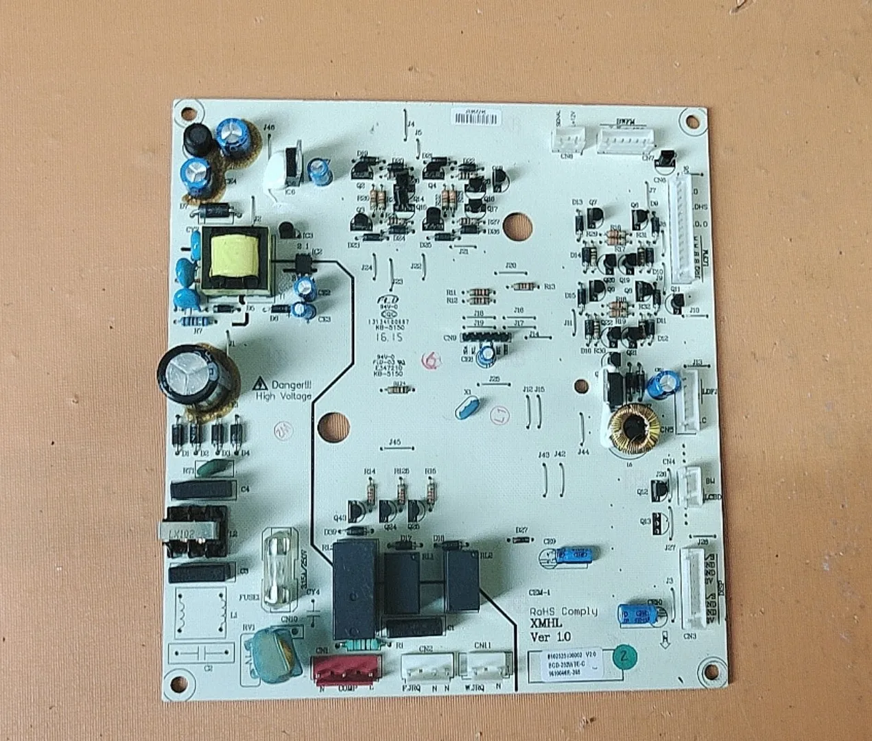 

BCD-252WTE-C 8102525100002 тестовая материнская плата (OK)