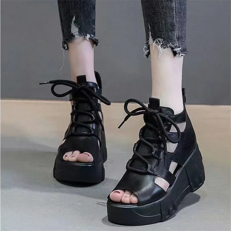 Knöchel Römische Sandalen Frauen 2025, Sommer Neue Stil Damen Mode Dicke Sohle Retro Coole Stiefel Flache Keile Student Sandalen Frauen