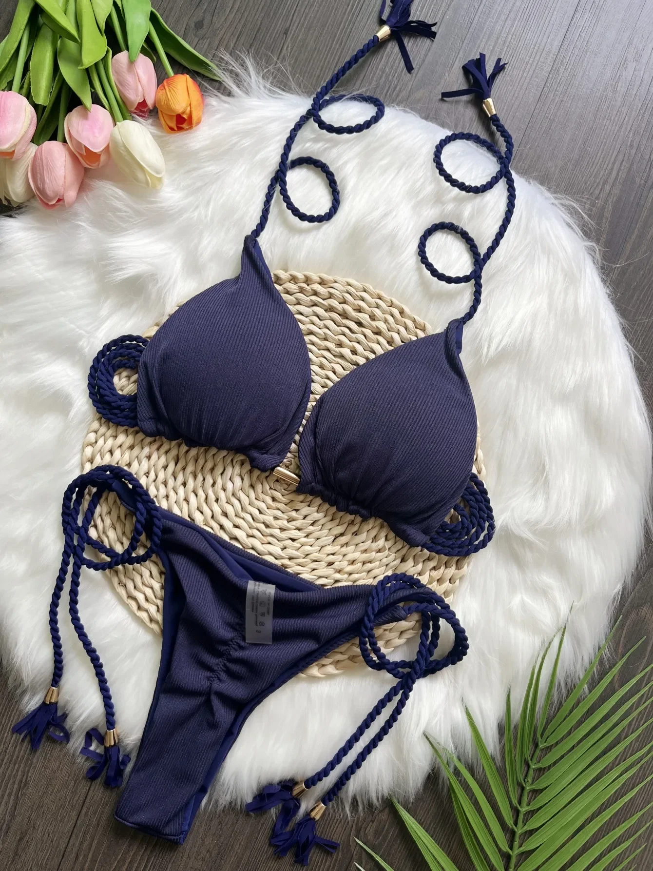 

Сексуальные комплекты бикини, женский купальник с пуш-ап, стринги с завязками по бокам, винтажный однотонный купальник на груди, летняя пляжная одежда, купальный костюм