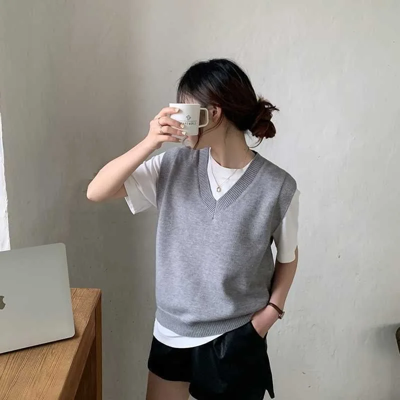 

Knit Vests For Women Pullover Tops 2025 Vintage Outerwears Waistcoat The Trip Wear To Work Classic Smooth Y2k Gray Lady Sweaters