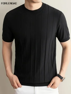 Summer‑time casual slow‑life round‑neck knit top blended with linen and mulberry silk. Made of delicate, soft and highly‑elastic