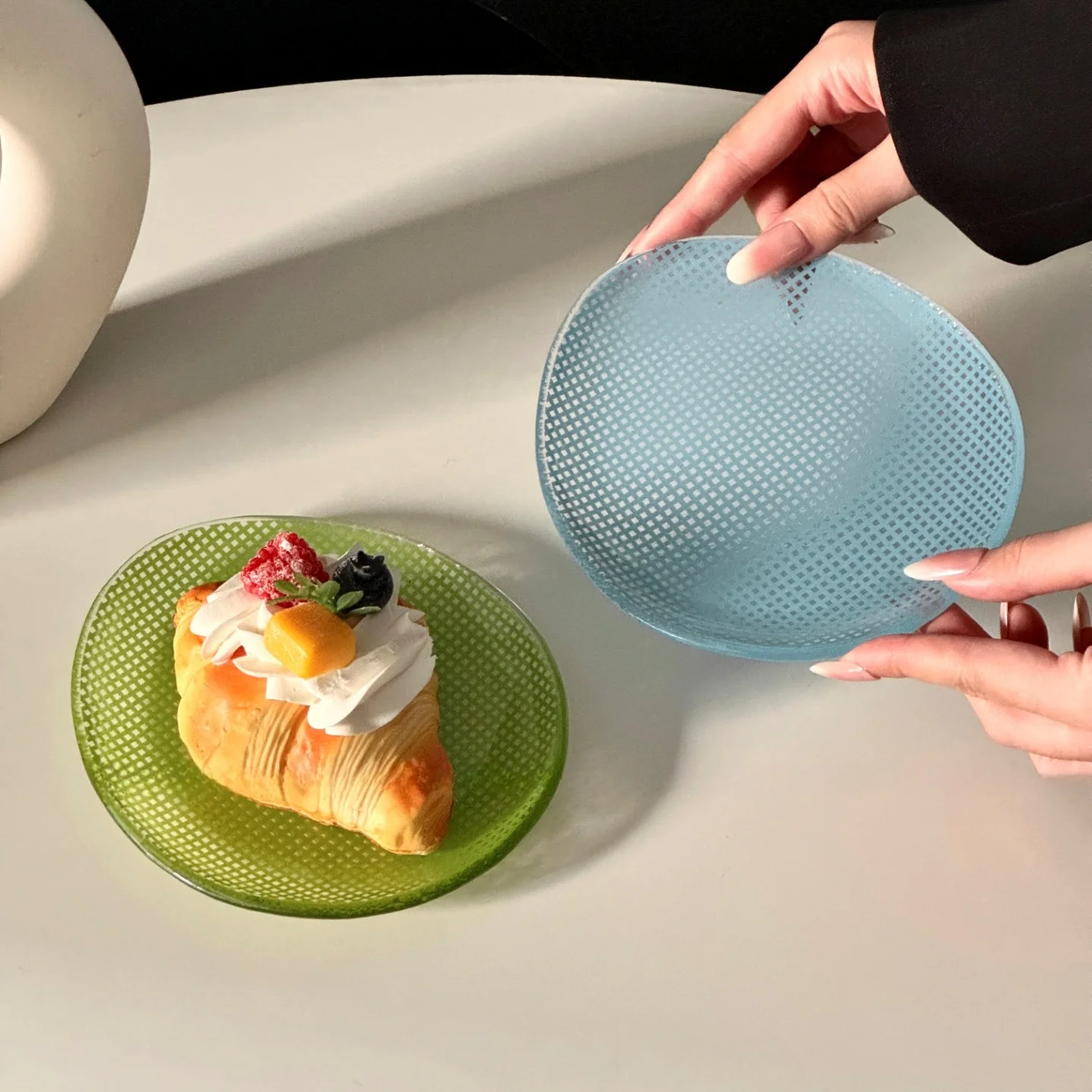 Cute Korean Style Small Checkered Mini Glass Plate Dessert Cake Fruit Plate Tray Colorful Retro Bread Cakes Fruits Bowl Plate