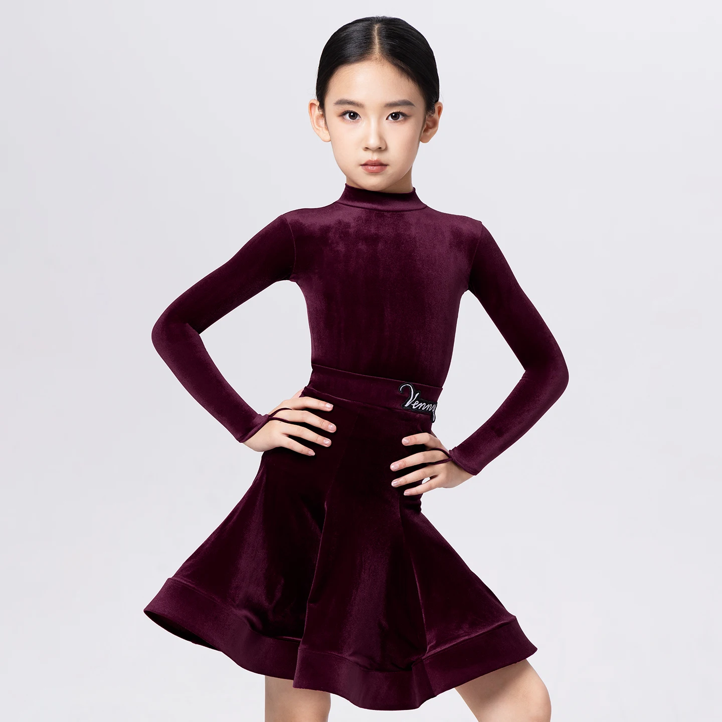 ชุดเต้นลาตินเวนนี่สไตล์สำหรับเด็กผู้หญิง ชุดกำมะหยี่สำหรับการแข่งขันอย่างเป็นทางการ ชุดสำหรับการสอบวัดระดับและการแสดง