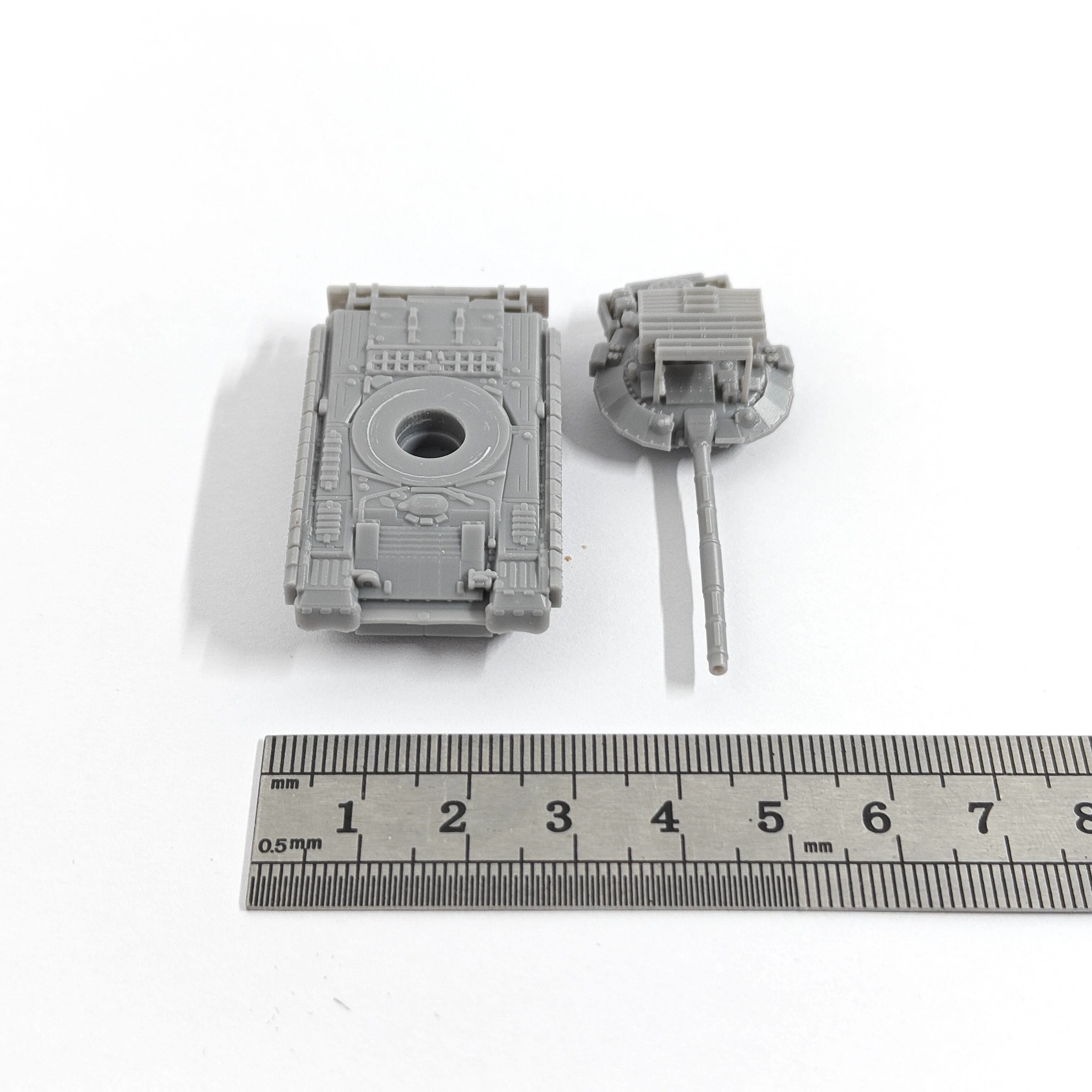 

Модели танков Т-80БВМ с усиленной броней в масштабе 1/144