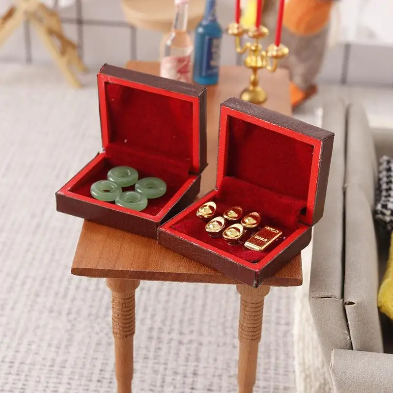 XM 1Set 1:12 دمية مصغرة اكسسوارات صندوق مجوهرات خشبي صغير نموذج لعب لدمية ديكورات منزلية علبة مجوهرات خمر