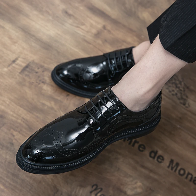 Italian Luxury Brand White Patent Leather Oxford Shoes Designer Men's Shoes Lace-up Loafers Thick Sole Pointed Toe Carved Shoes