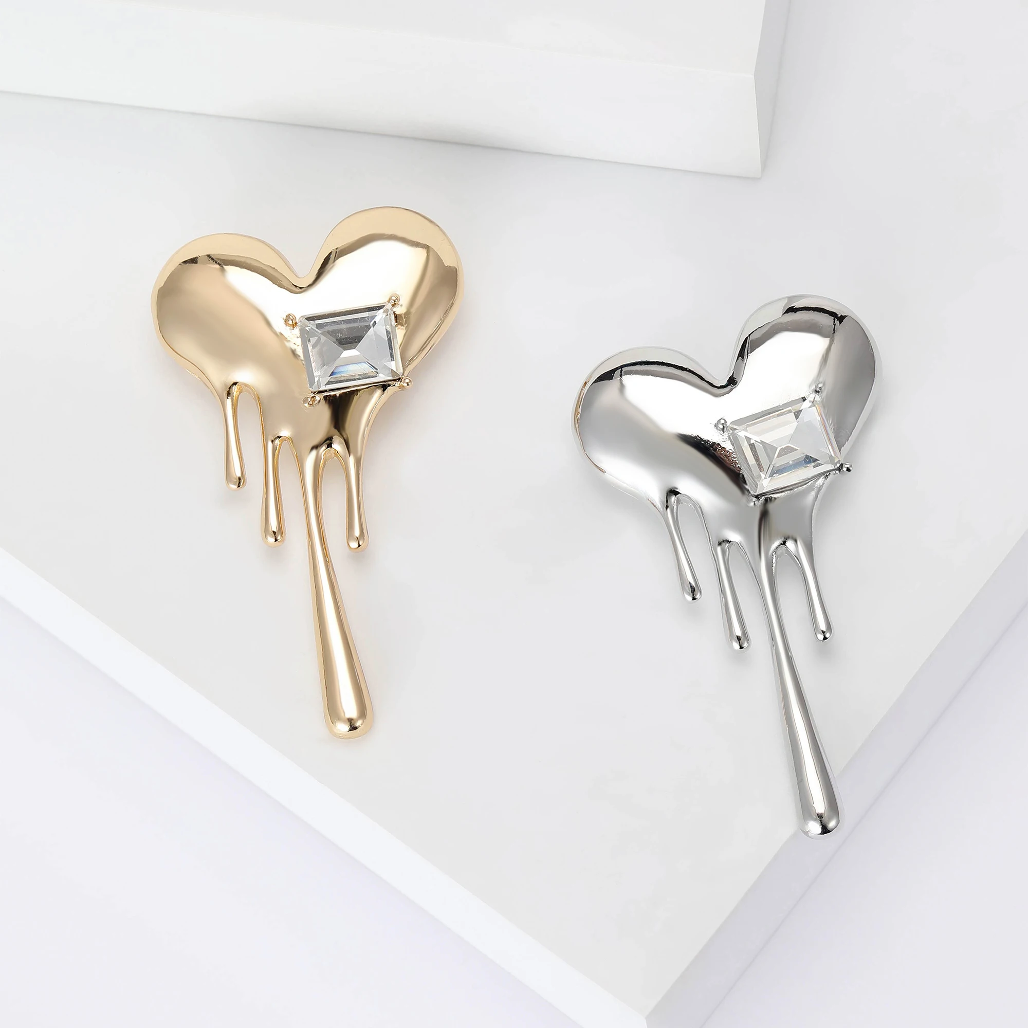 Beaut&Berry Valentine Day Love Brooches for Women Unisex High Quality Cubic Rhinestone Heart Pins Party Casual Accessories