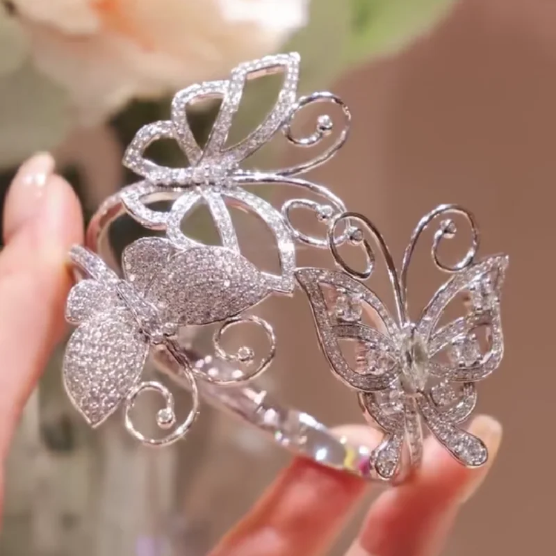 Cameo 925 Silver Synthetic Zircon Bracelet Dancing Butterfly Hollow Fashion Style Charm Women's Elegant Bracelet