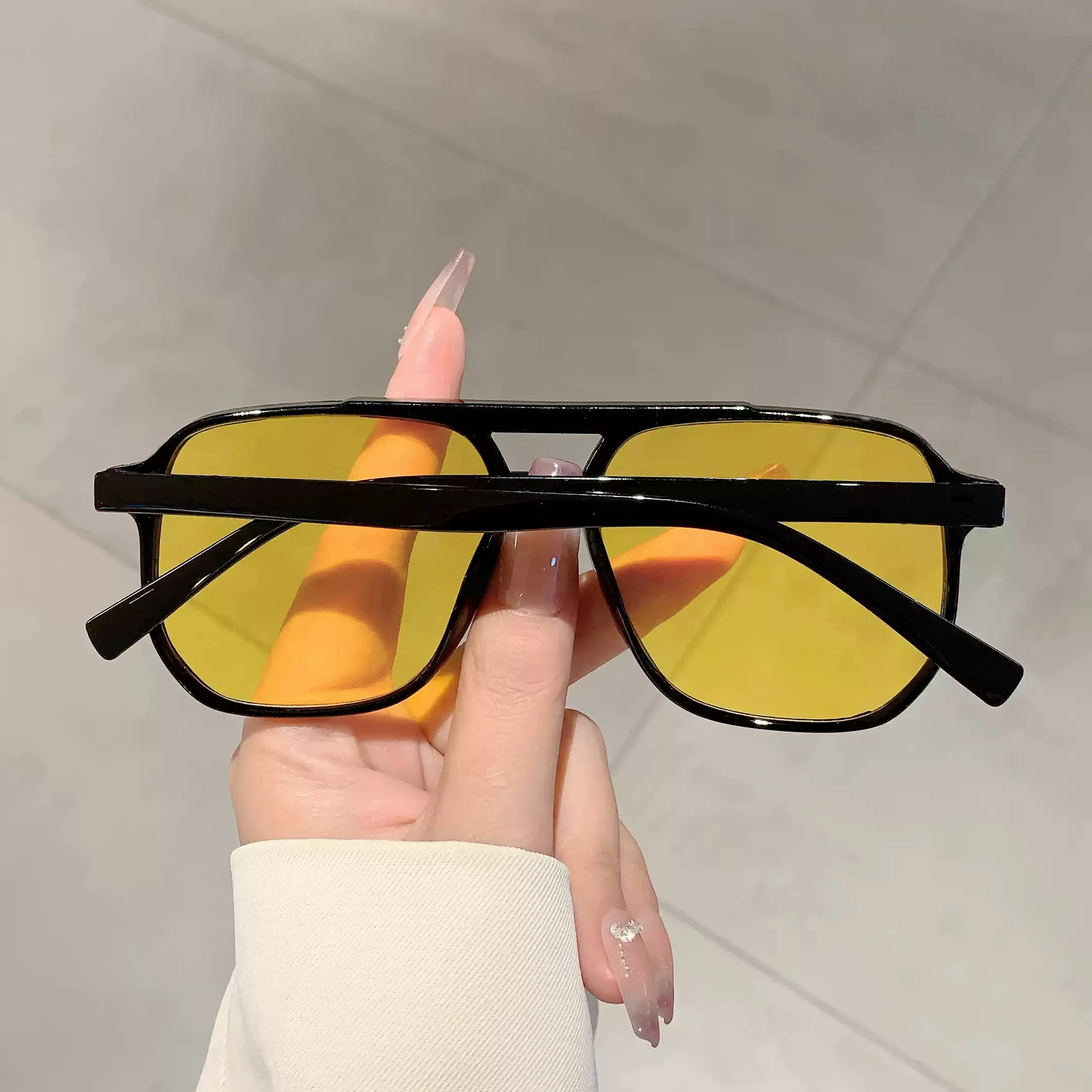3 قطع نظارات شمسية بإطار مربع كبير للرجال والنساء بإطار خفيف الوزن وجسر مزدوج باللون الأسود والأصفر مع حماية من الأشعة فوق البنفسجية
