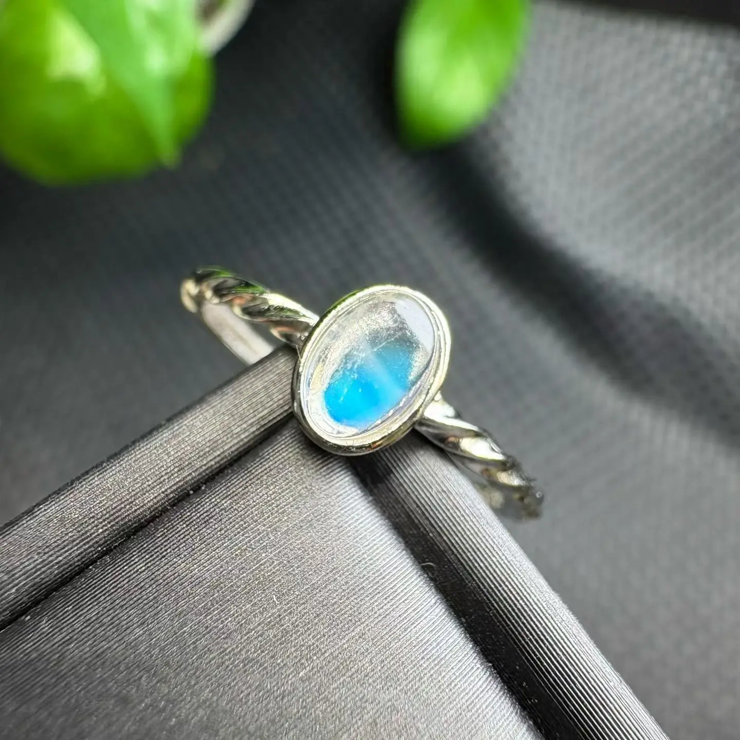 

1Pc Natural Madagascar Colorful Blue Moonstone Ring 4x6MM Oval Cabochon 925 Sterling Silver Reiki Healing Stone Jewelry Gift