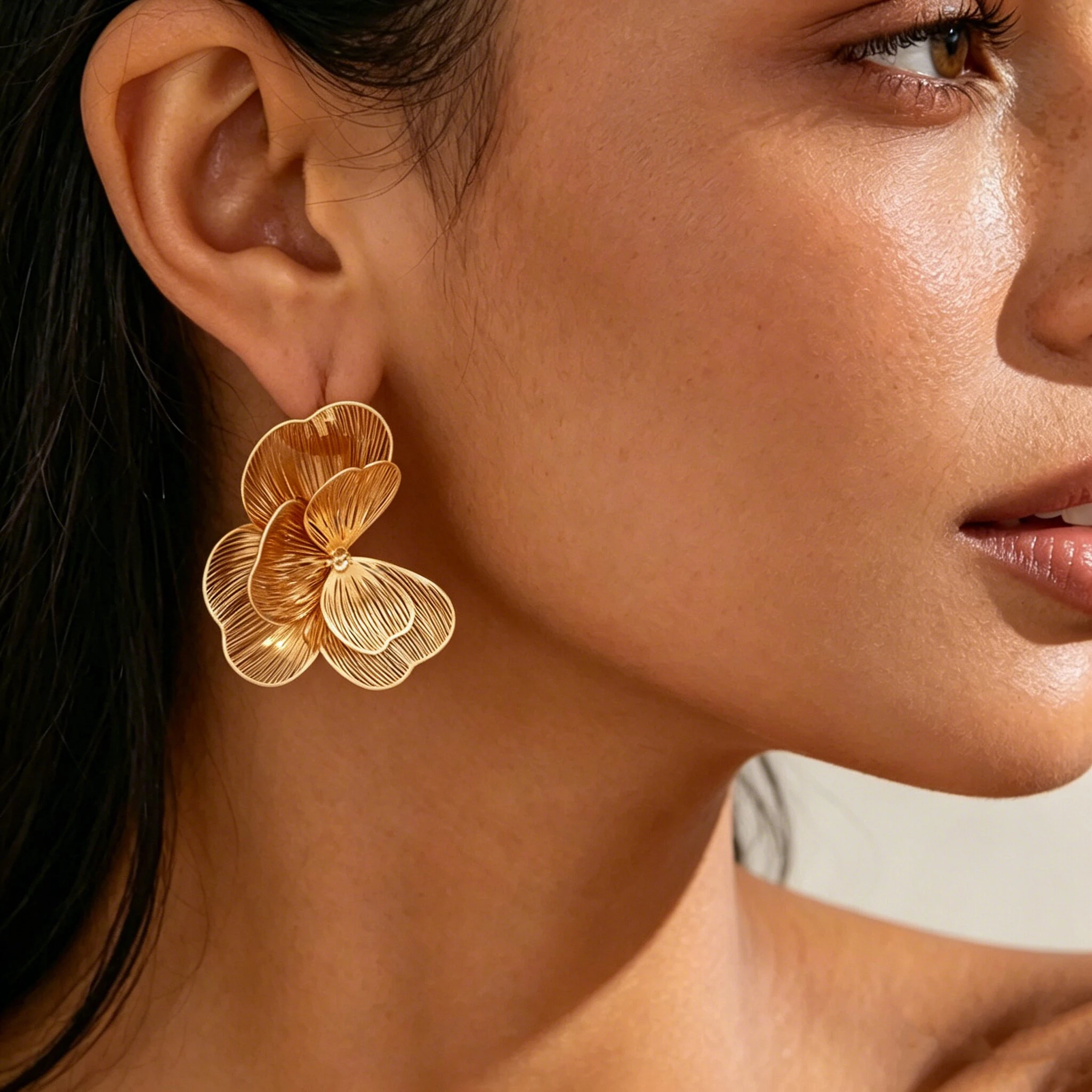 Elegant Golden Double-Layer Hollow Flower Stud Earring for Women Vintage Flower Earrings for Daily Wear Jewelry Gifts