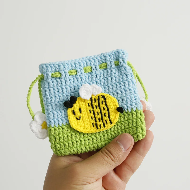 

Handmaking Crochet Coin Bag Keychain Cute Bee Knitting Storage Bag For Keys Holder Knitted Apple Mini Earphone Bag Keyrings Gift