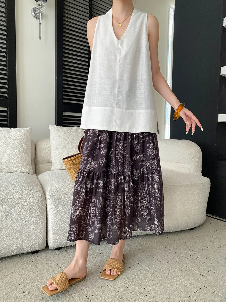 Sommerliche Damen-Weste in unifarbenem Design mit V-Ausschnitt und lockerem Schnitt ohne Ärmel. – Detail 16