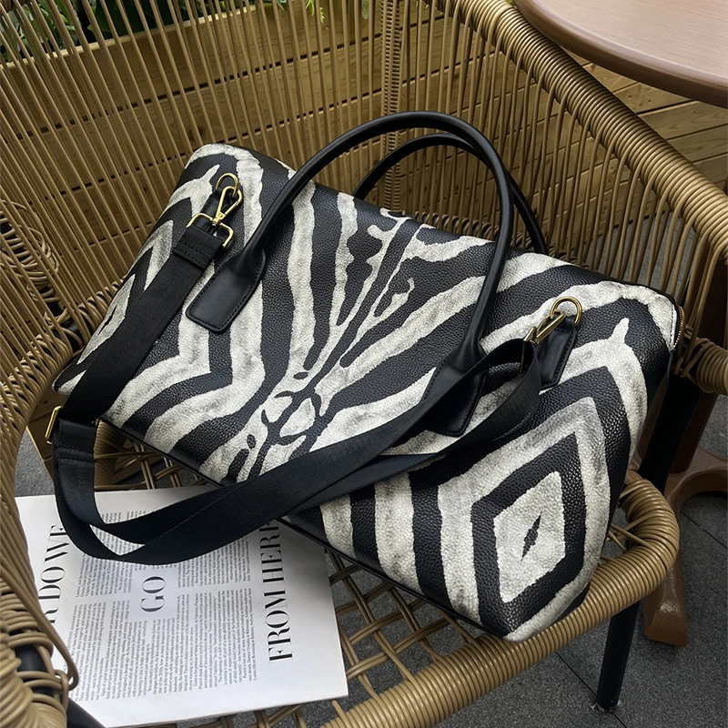 Black And White Zebra Print Fashion Women\'s Handbag New Brand Fitness Bag Travel Bag Duffel Bag Large Capacity Crossbody Bag