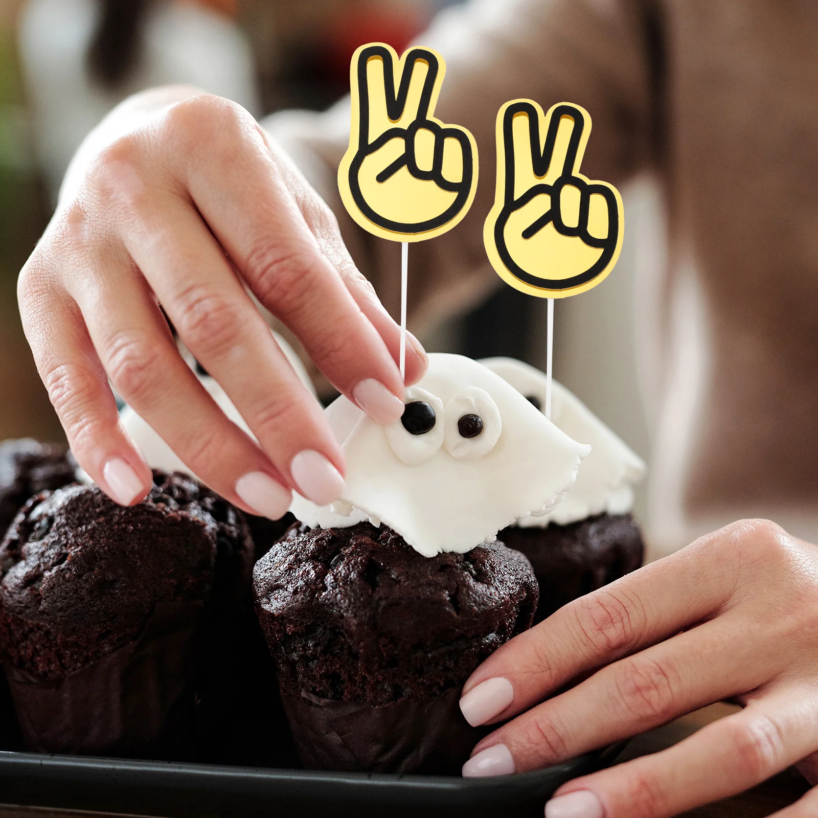 

20pcs Peace Hand Cake Ornaments Cupcake Toppers Birthday Party Decoration Inserts Sturdy Reflective Design Theme Cake Picks