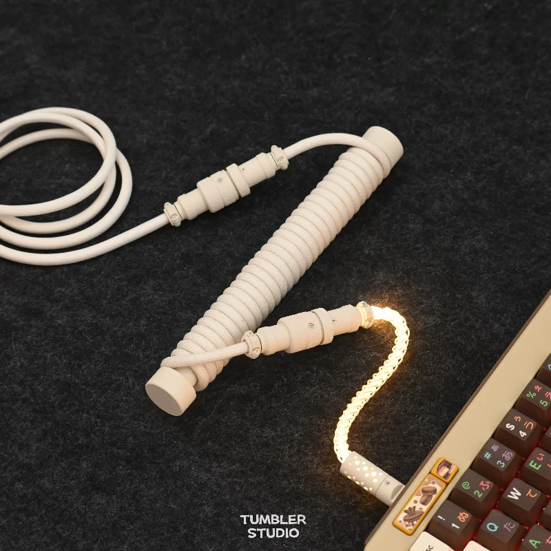 

Tumbler Studio Customization RGB Keyboard Cable with Aviator Connector 3 Segment Coiled Design for Mechanical Keyboards