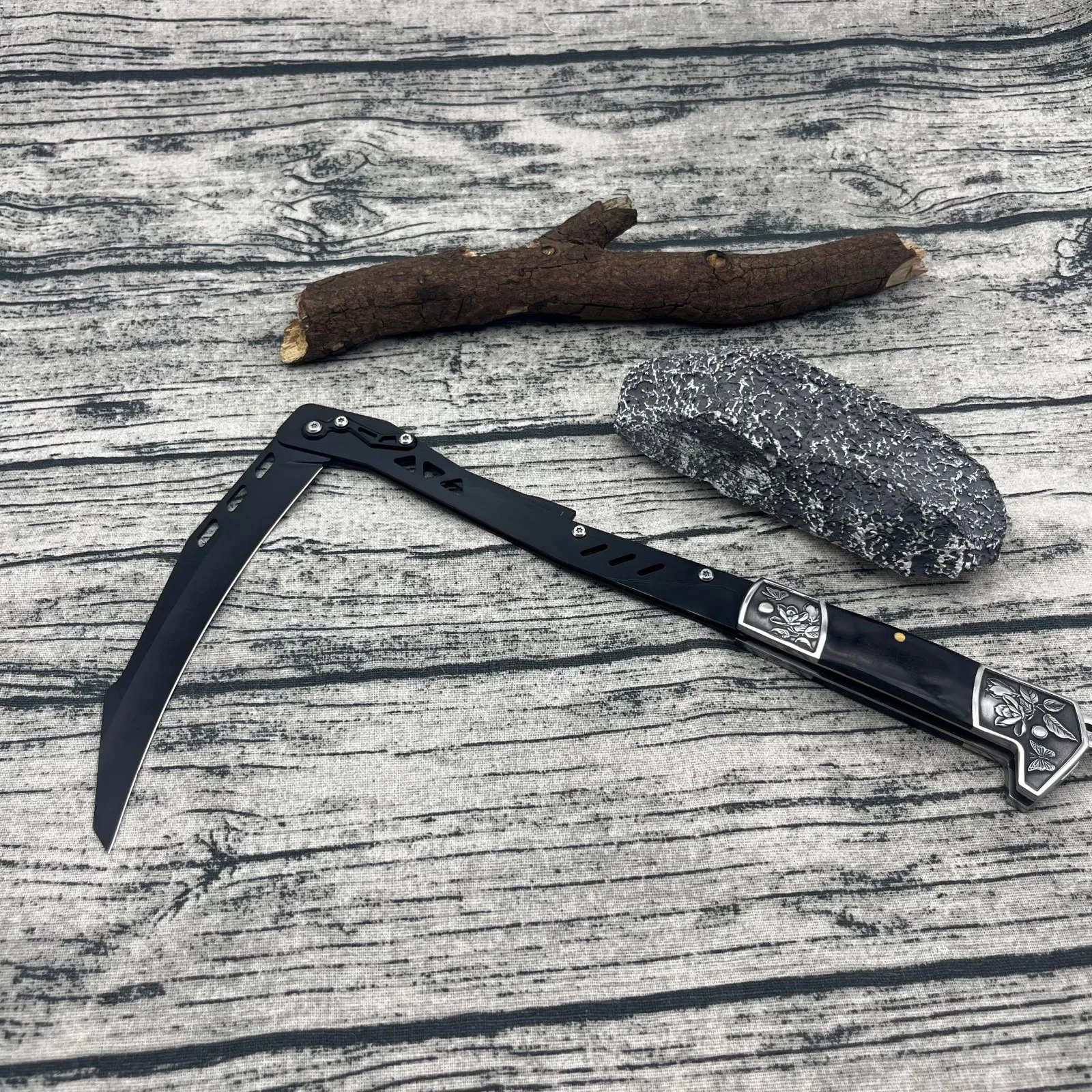 多機能折りたたみ鎌屋外クライミングツールキャンプ雑草管理家庭菜園ポータブル折りたたみ EDC 鎌