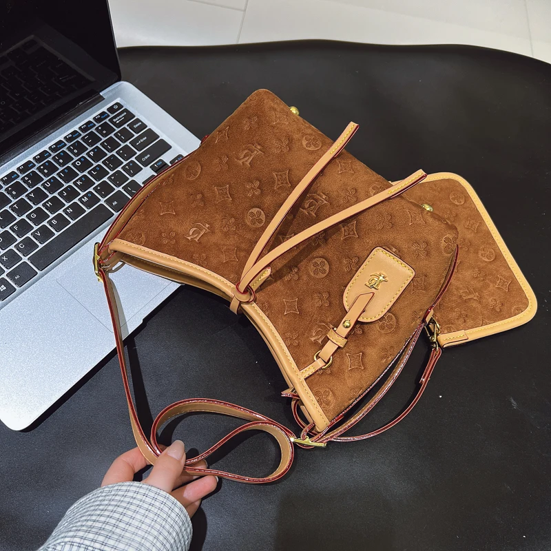 حقيبة ساعي البريد النسائية الأنيقة الكلاسيكية المشهورة، حقيبة كتف جلدية أنيقة للسيدات، حقيبة كروس فاخرة من قبل العلامة التجارية الشهيرة