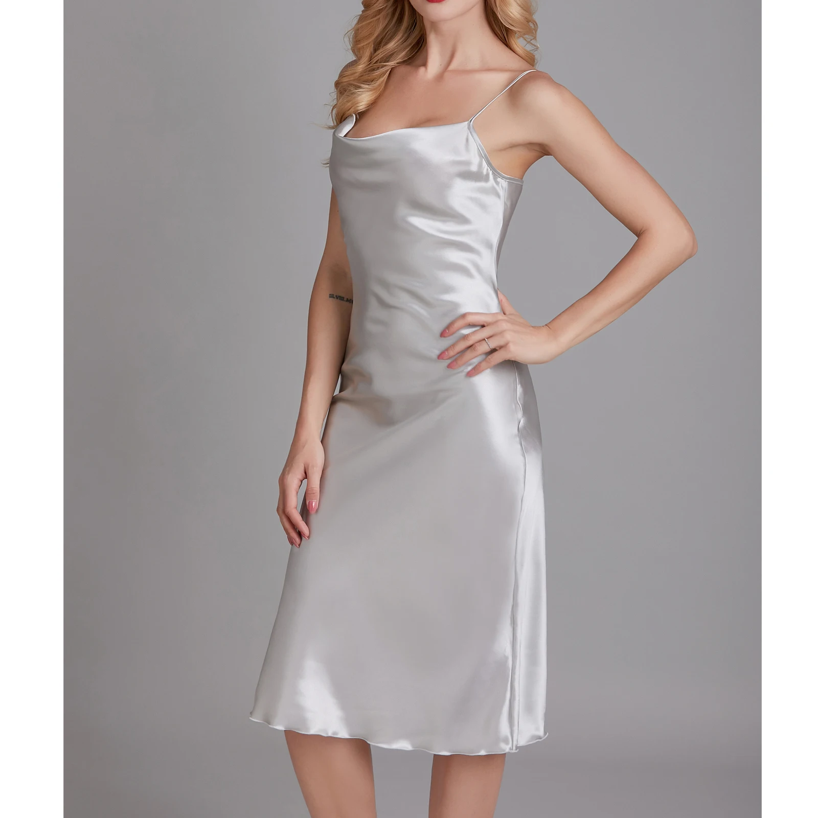 

Lady Nightdress Satin Spaghetti Strap Nightgown Intimate Lingerie New Sleepwear Elegant Temperament Comfy Fitting Nightwear