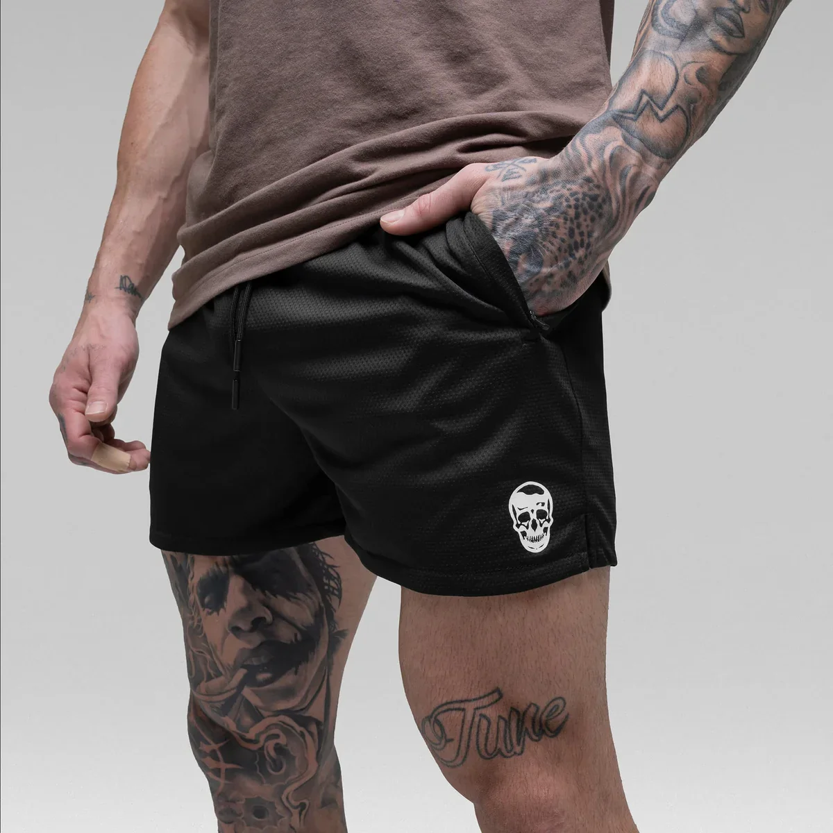 2026 New Men Black Gym Shorts Skull Logo Quick Dry Breathable Mesh Sport Shorts Drawstring Workout Running Shorts with Side Pock