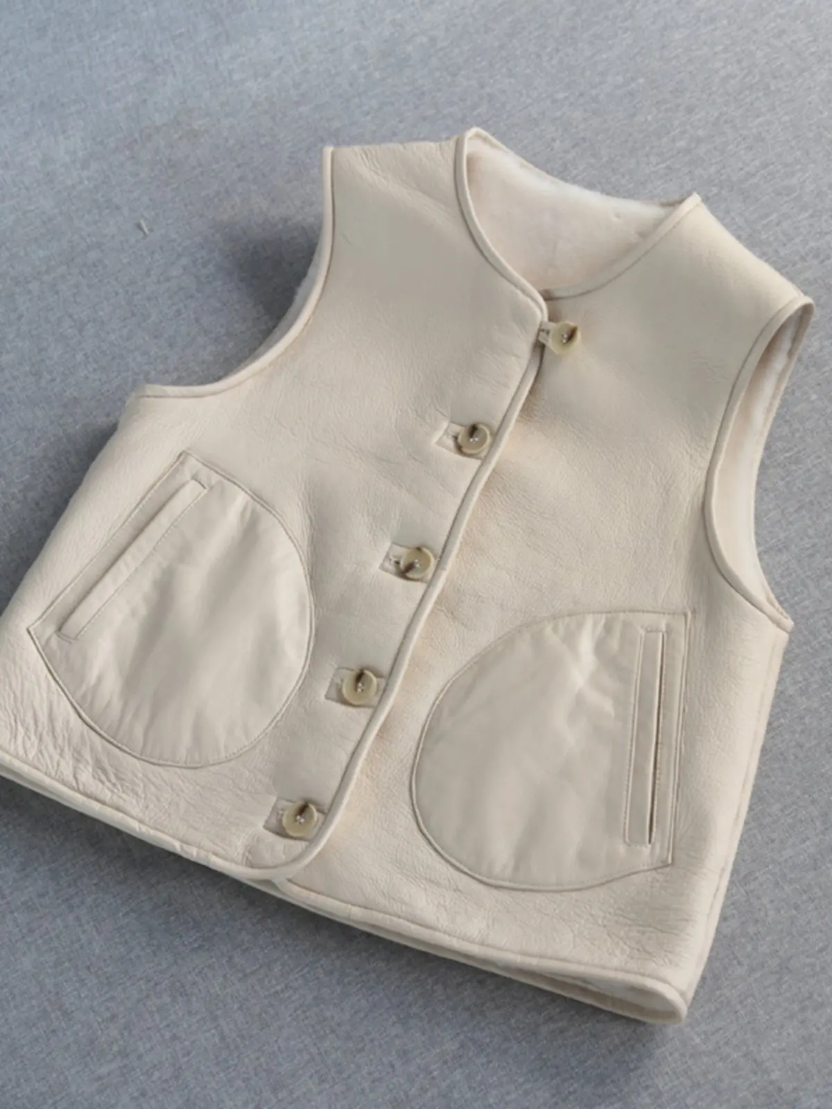 เสื้อกั๊กขนแกะเมอริโนออสเตรเลีย รุ่นปี 2025 แบบเกาหลี ขนแกะออสเตรเลียผสมในตัว เสื้อกั๊กขนแกะสองด้าน ใส่ได้สองด้าน