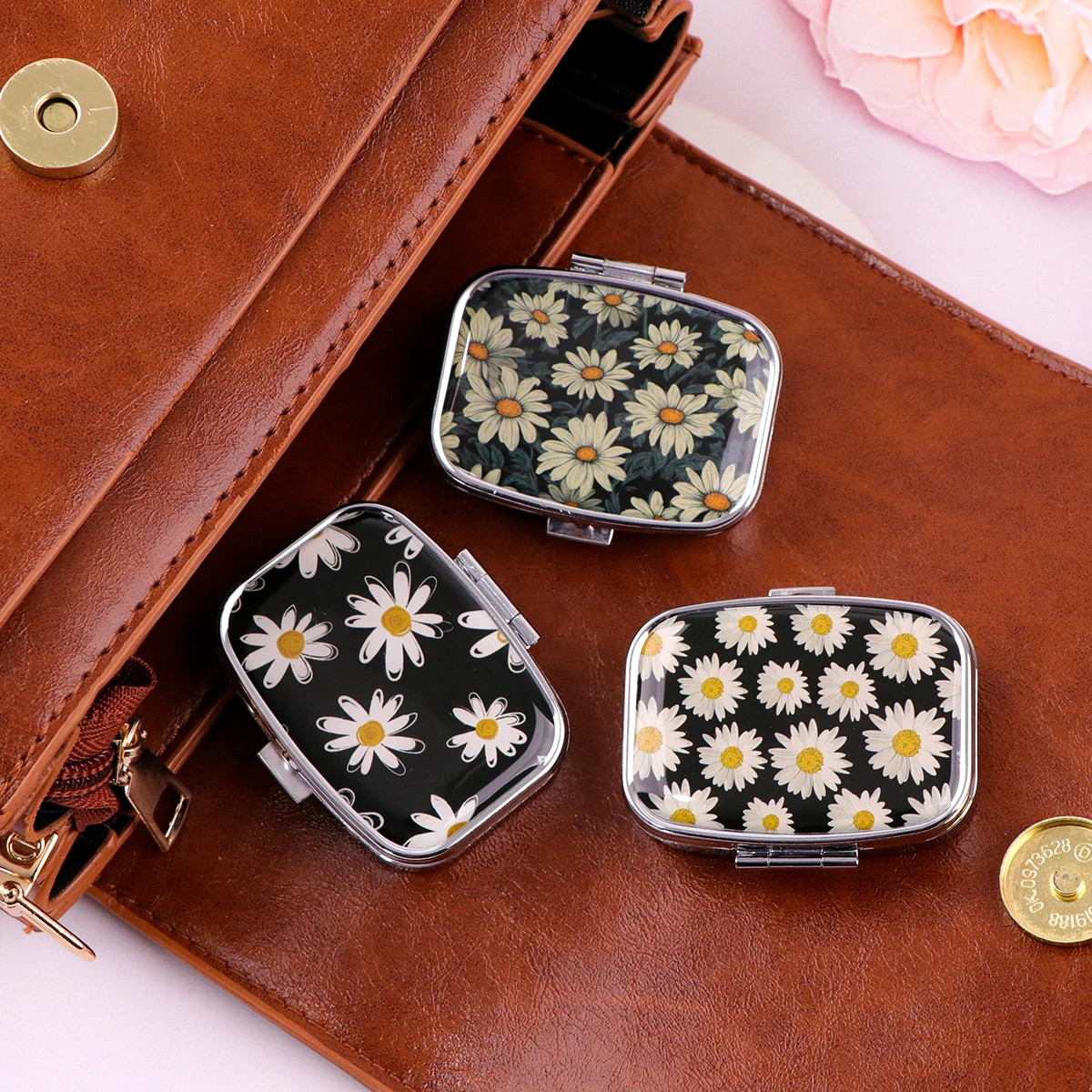 Charming Flowers Daisy Metal Medicine Box with 2 Compartments Portable Travel Sealed Small Pill Organizer Container Storage