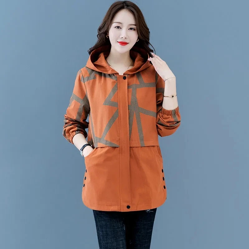 Płaszcz dla matki w średnim wieku Wiatrówka Długi damski 2025 Wiosna Nowy Kobiecy płaszcz przeciwpyłowy Kurtka Plus Size Płaszcz z kapturem