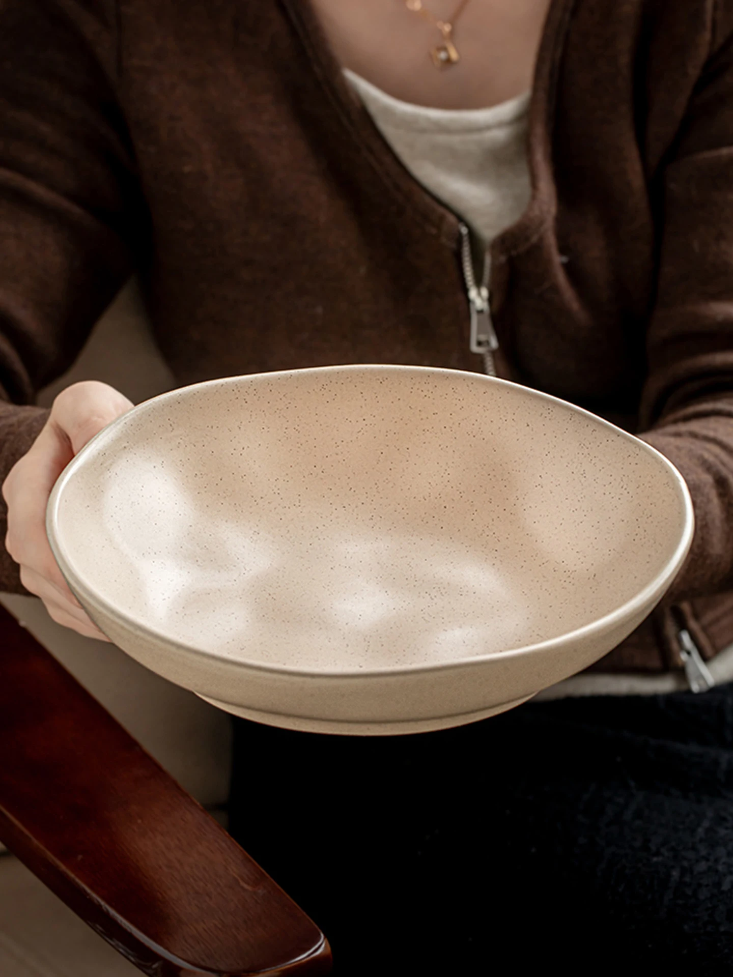 

Modern mat 85 Inch Salad Bowl Bla Sesame Glaze Cerc Bowl Non-Cusizable for Daily Use And Housewarming