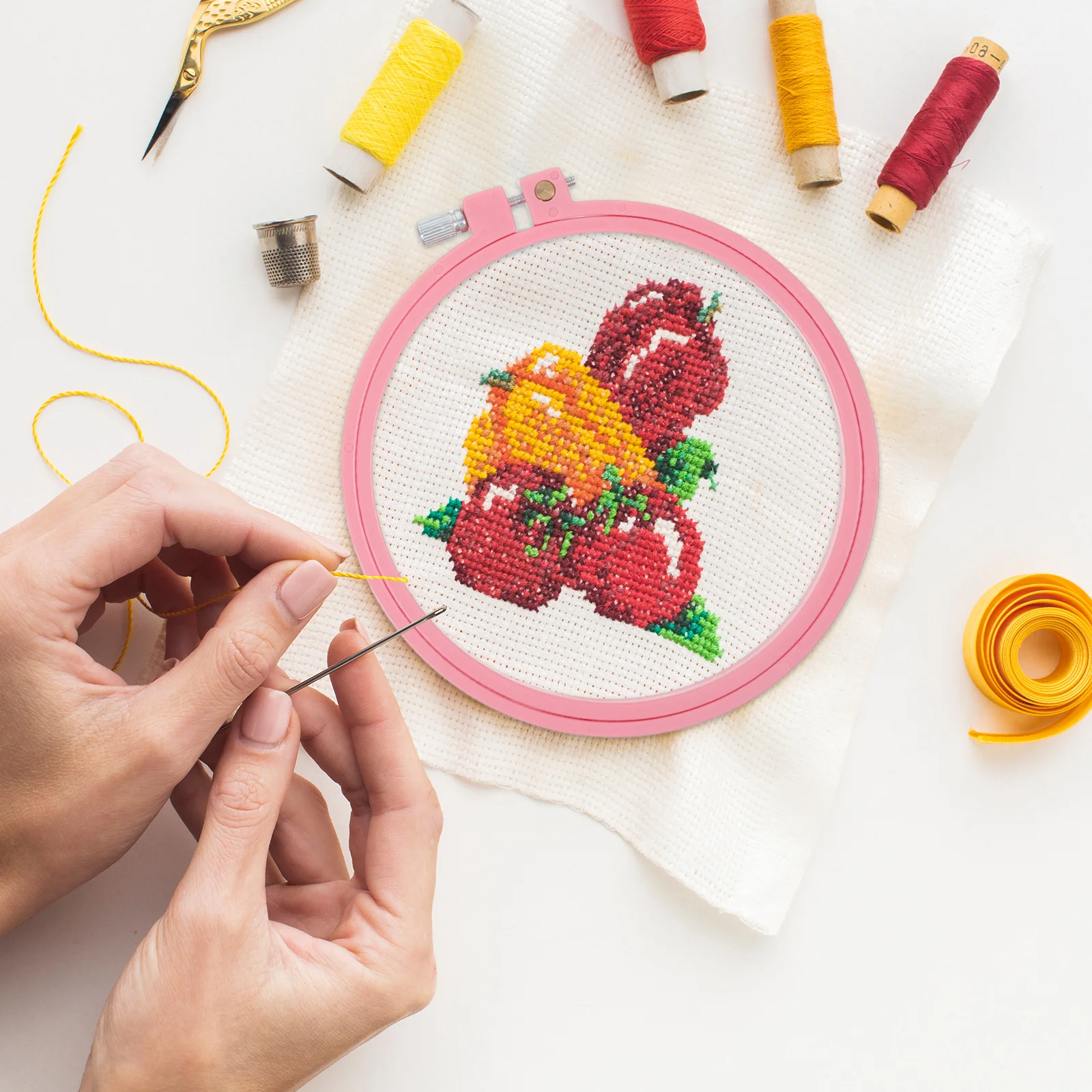 

6Pcs Reusable Embroidery Hoops ABS Cross Stitch Accessories Circle Frames for Quilting Wedding Decorations Round Embroidery Hoop