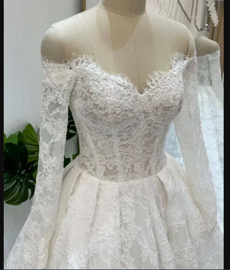 リアルピクチャーズ 2025 レースウェディングドレス 新作 長袖 レースアップバック ブライダルガウン 最高品質 花柄レース
