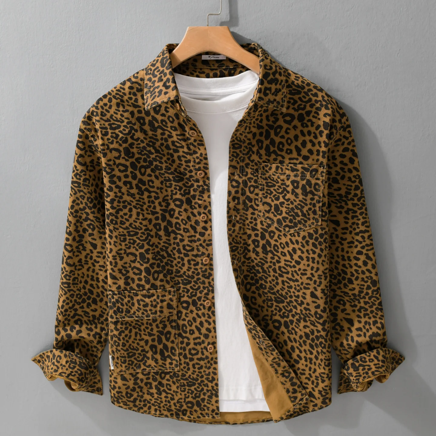 

Леопардовые рубашки в американском стиле ретро для мужчин и женщин, уличная одежда в стиле хип-хоп, топ для пар, повседневная рубашка из чистого хлопка с длинными рукавами и карманом