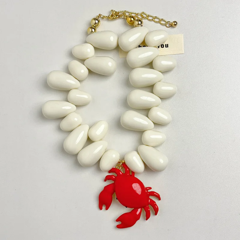 

2025 New Exaggerated Design Sense Red Crab Pendant Pendant Beach Necklace Women's Advanced Water Drop Beaded Choker